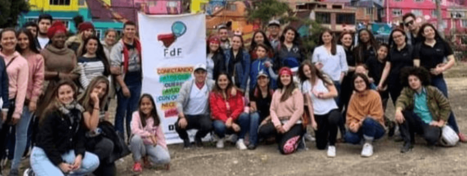 Llevando alegría, MICROGEN apoyando fundacion